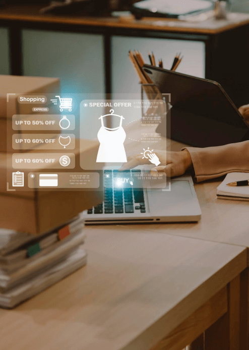 Equipe de TI analisando indicadores e relatórios de suporte